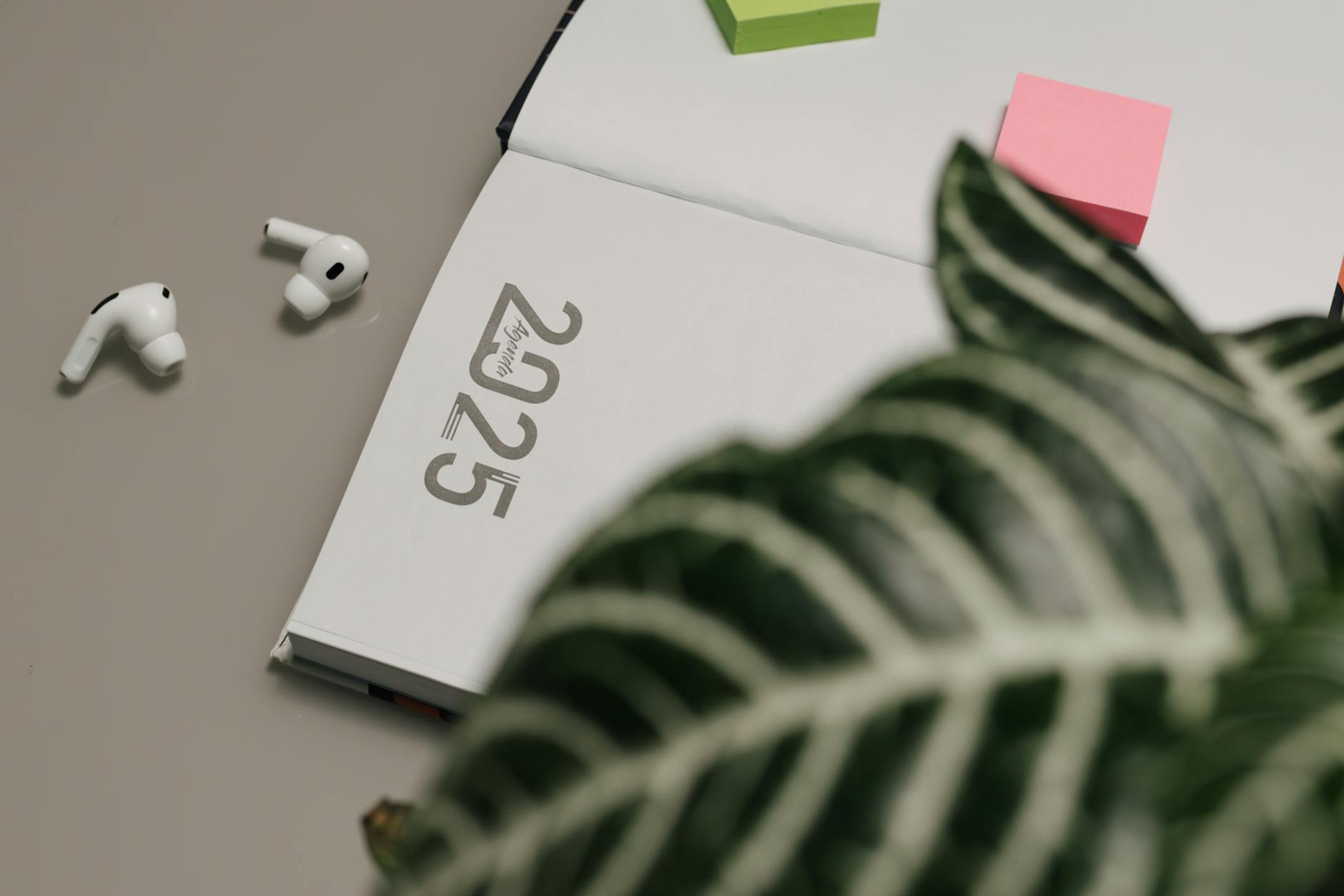 Graficzne przedstawienie budżetu miasta Stargard na rok 2025, z uwypukleniem dochodów i wydatków.